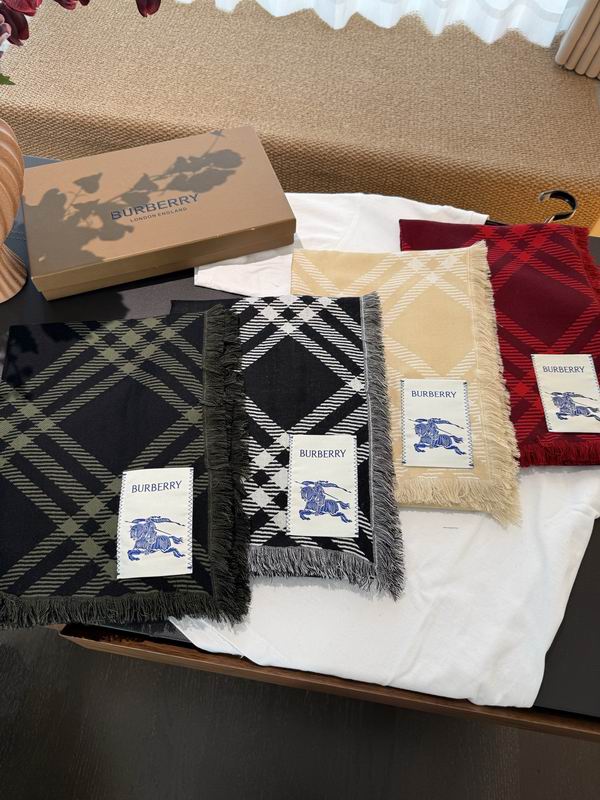 Burberry scarf 200X65cm 70%羊毛30%真丝 E121237